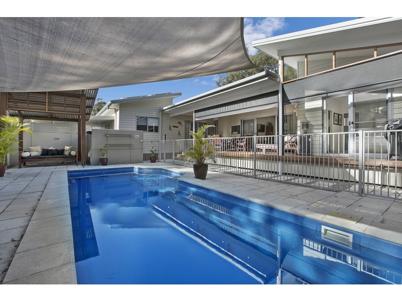 4 DALPURA STREET, Macleay Island QLD 4184