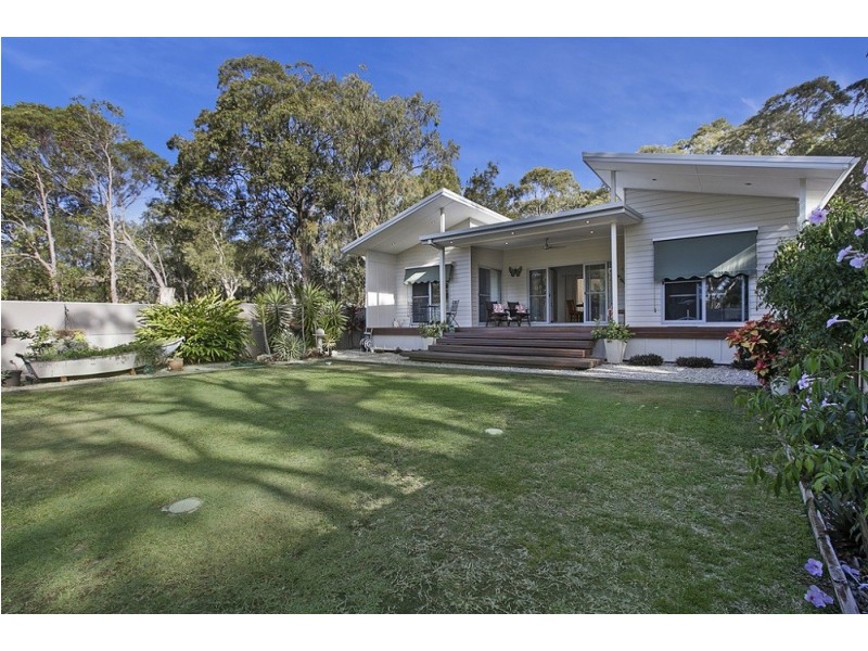 4 DALPURA STREET, Macleay Island QLD 4184