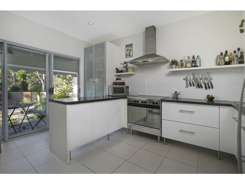 4 DALPURA STREET, Macleay Island QLD 4184