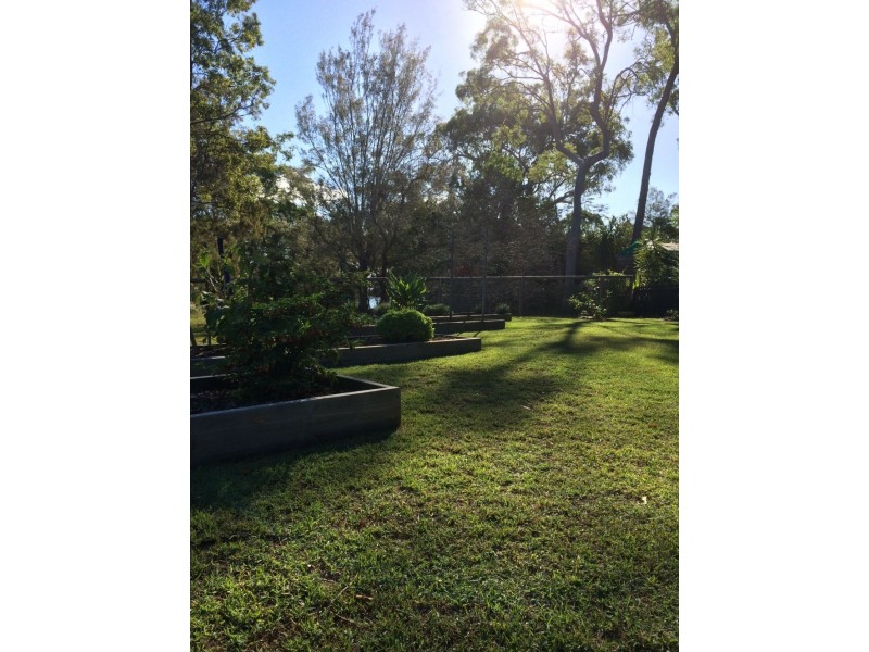 11 PRESIDENT TERRACE, Macleay Island QLD 4184