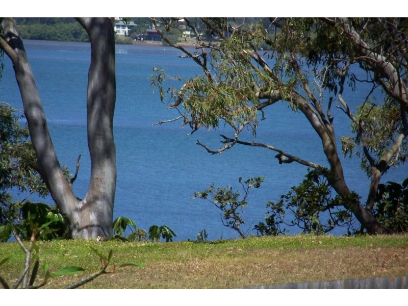 34-36 LEONIE CRES, Lamb Island QLD 4184