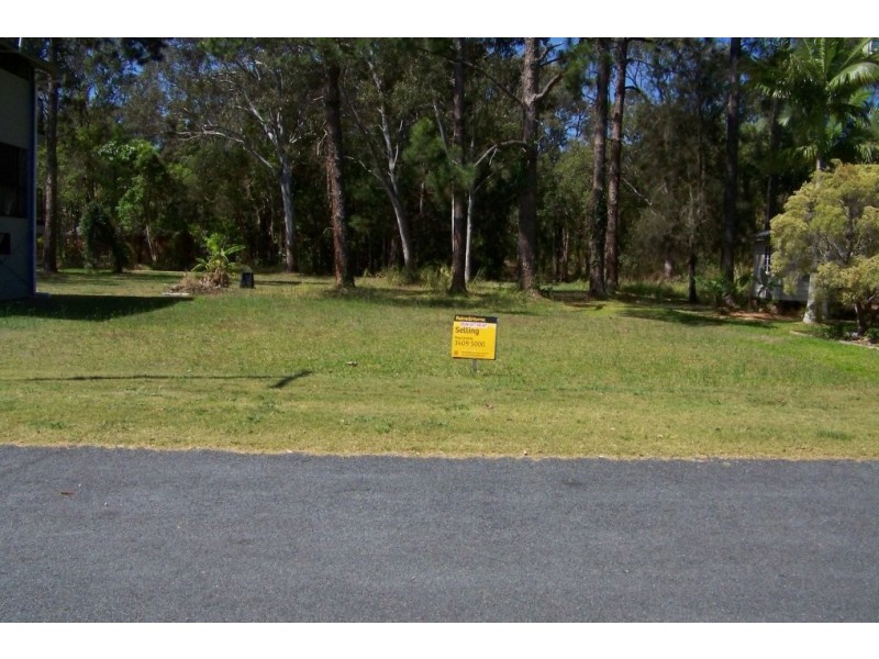 32 PAULA pde, Lamb Island QLD 4184