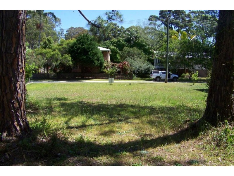 32 PAULA pde, Lamb Island QLD 4184
