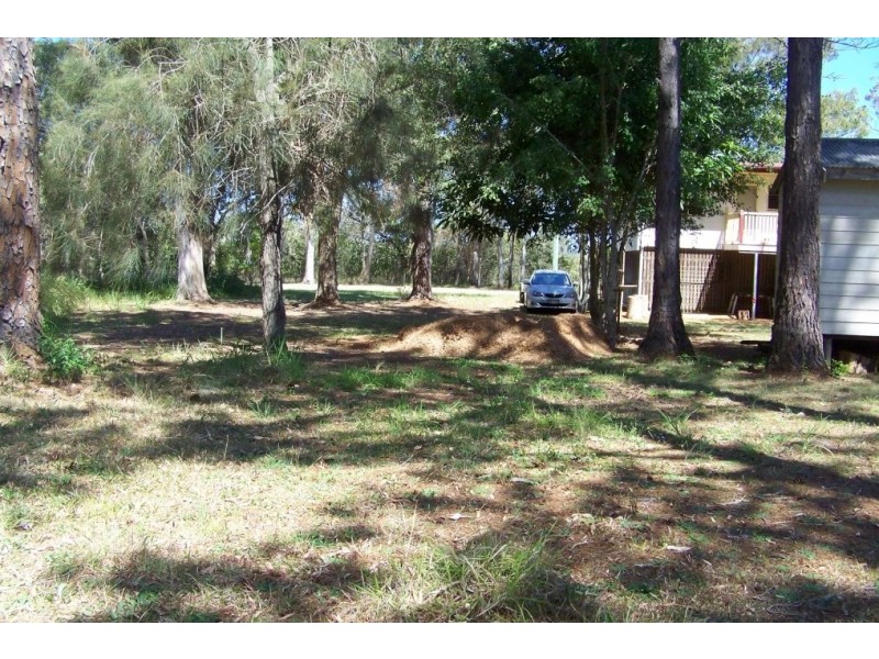32 PAULA pde, Lamb Island QLD 4184