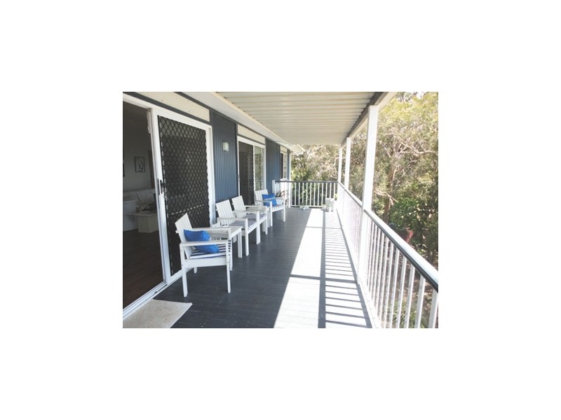 22 Kim Cres, Macleay Island QLD 4184