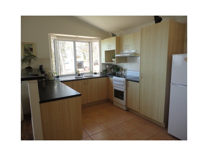 22 Kim Cres, Macleay Island QLD 4184