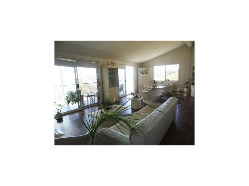 22 Kim Cres, Macleay Island QLD 4184