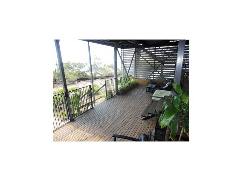 22 Kim Cres, Macleay Island QLD 4184