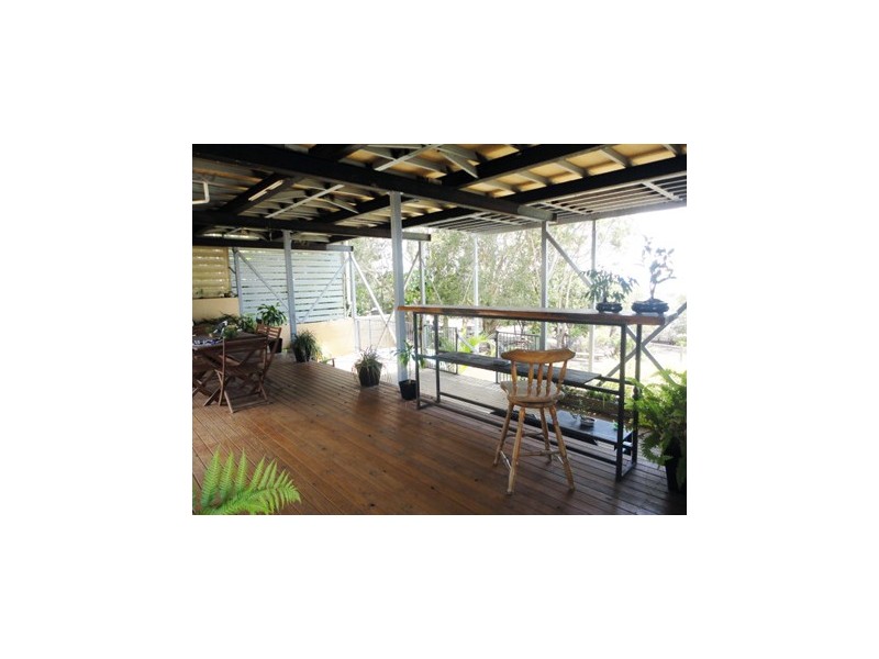 22 Kim Cres, Macleay Island QLD 4184