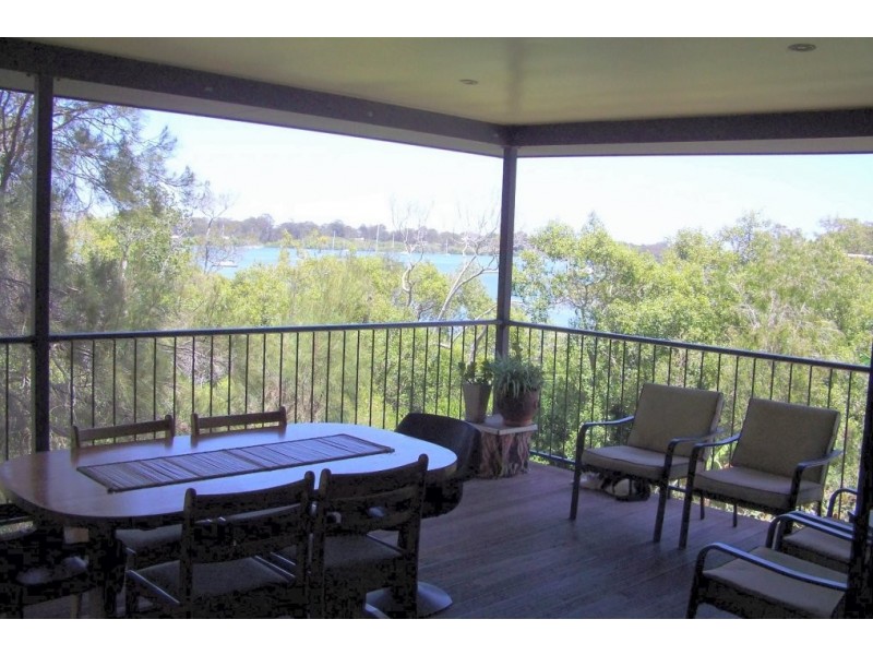 38 MELALEUCA DR, Lamb Island QLD 4184