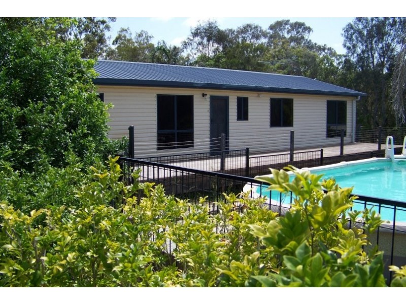 67 Eastbourne Tce, Macleay Island QLD 4184