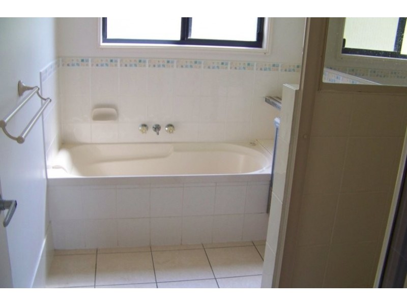 67 Eastbourne Tce, Macleay Island QLD 4184