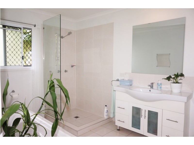 56 ALEXANDER STREET, Macleay Island QLD 4184