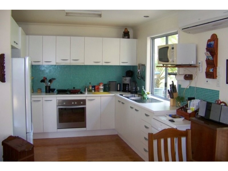 4 Thomas St, Macleay Island QLD 4184