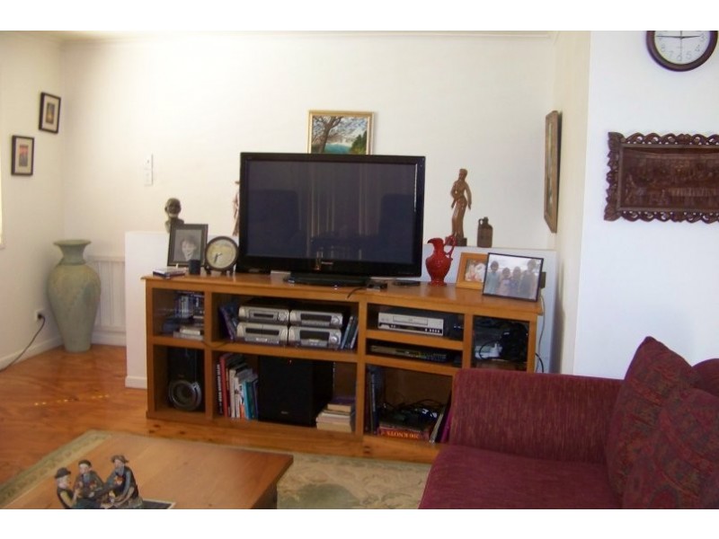 4 Thomas St, Macleay Island QLD 4184