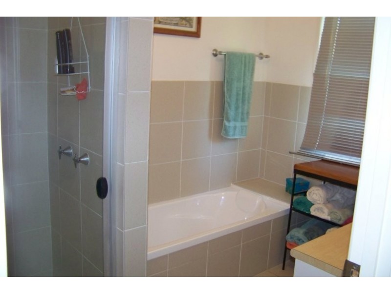 4 Thomas St, Macleay Island QLD 4184