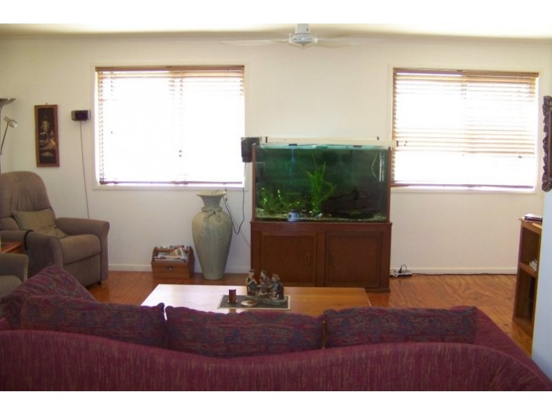 4 Thomas St, Macleay Island QLD 4184