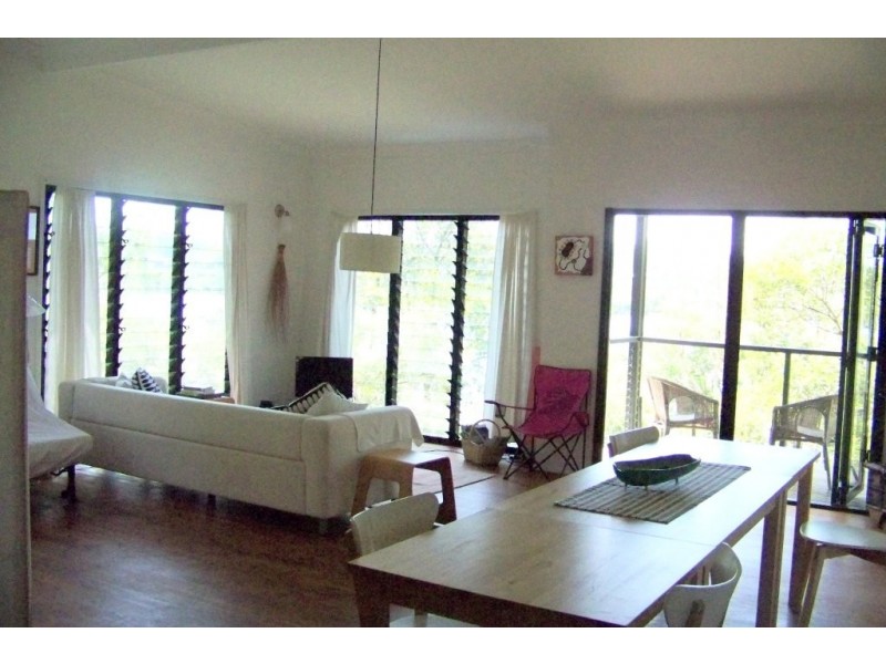 53 CREST HAVEN, Lamb Island QLD 4184