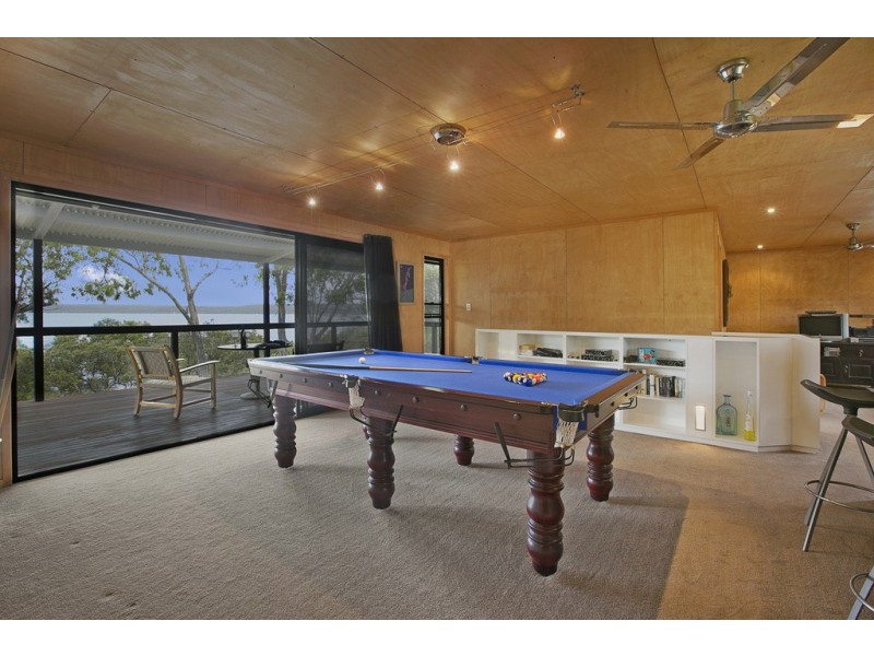 194-196 LUCAS DR, Lamb Island QLD 4184