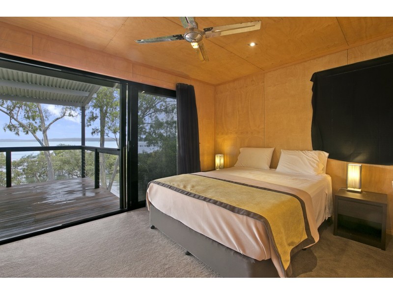 194-196 LUCAS DR, Lamb Island QLD 4184