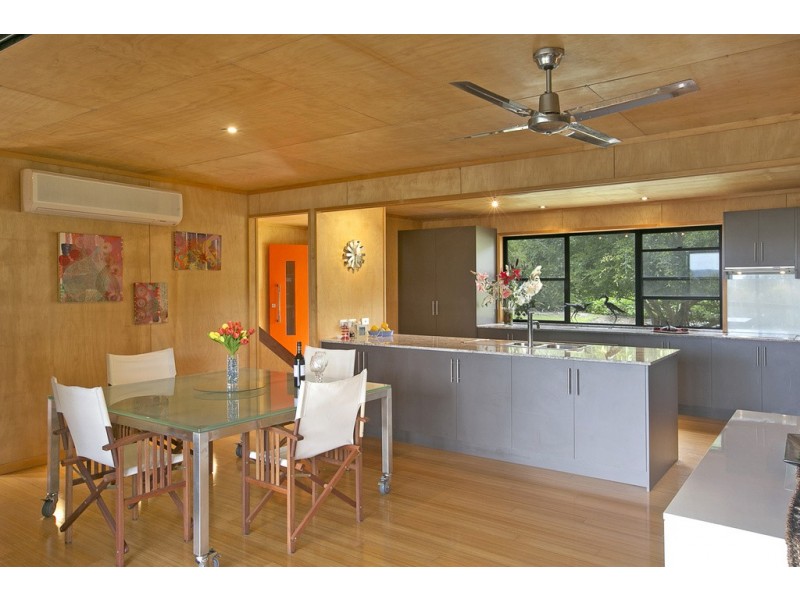 194-196 LUCAS DR, Lamb Island QLD 4184