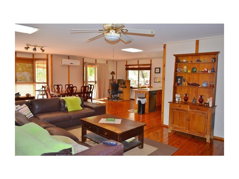 32 Attunga St, Macleay Island QLD 4184