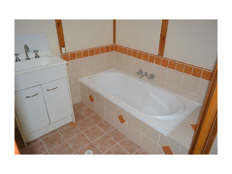 32 Attunga St, Macleay Island QLD 4184