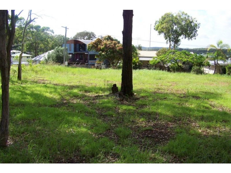 23 LUCAS DR, Lamb Island QLD 4184