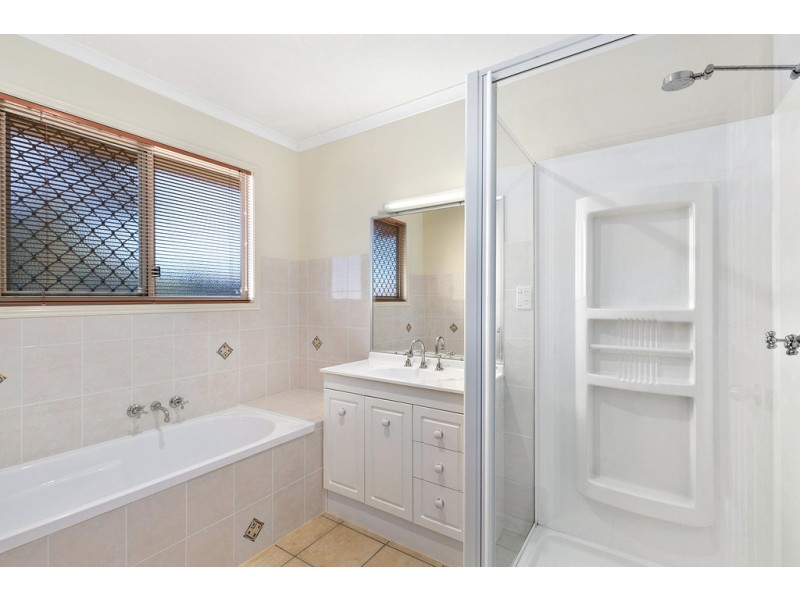 54 WESTERN ROAD, Macleay Island QLD 4184
