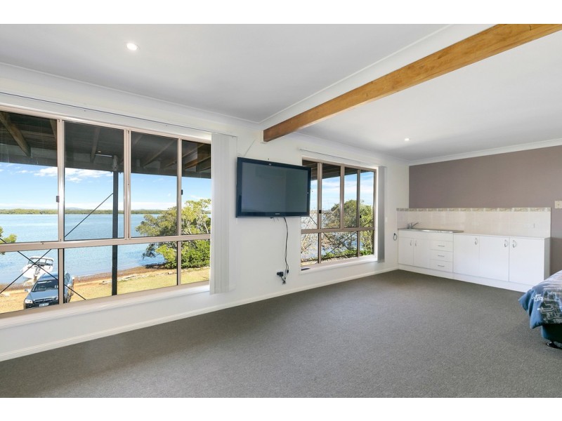 54 WESTERN ROAD, Macleay Island QLD 4184