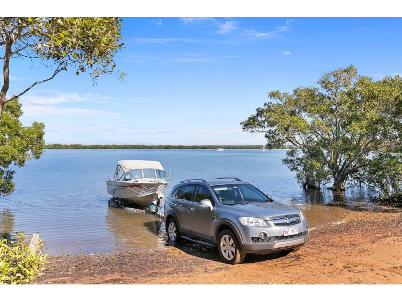 54 WESTERN ROAD, Macleay Island QLD 4184