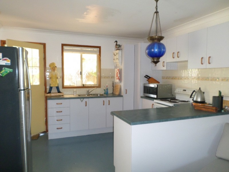 2 HEATH STREET, Macleay Island QLD 4184