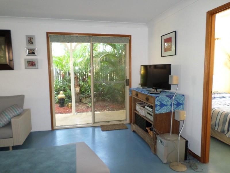 2 HEATH STREET, Macleay Island QLD 4184