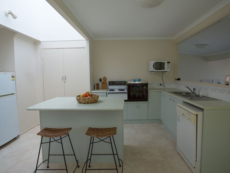 40 RESTHAVEN DR, Lamb Island QLD 4184