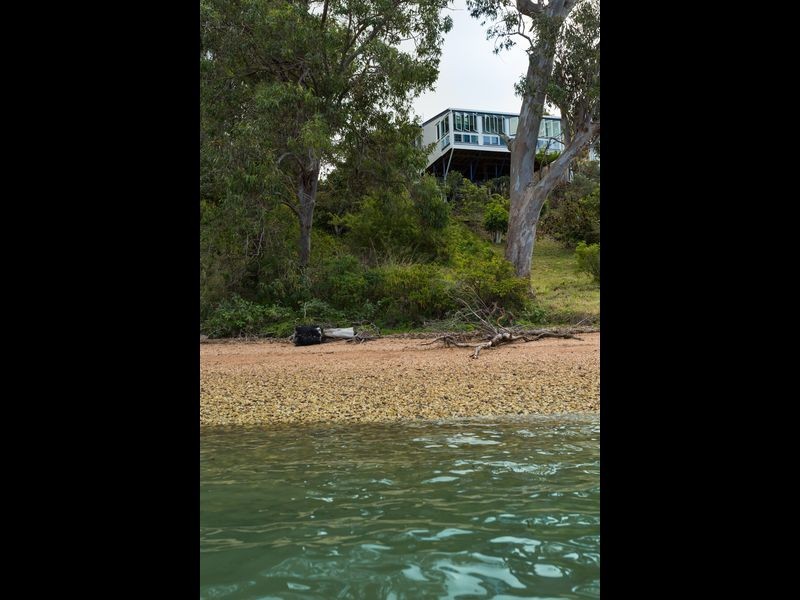 40 RESTHAVEN DR, Lamb Island QLD 4184