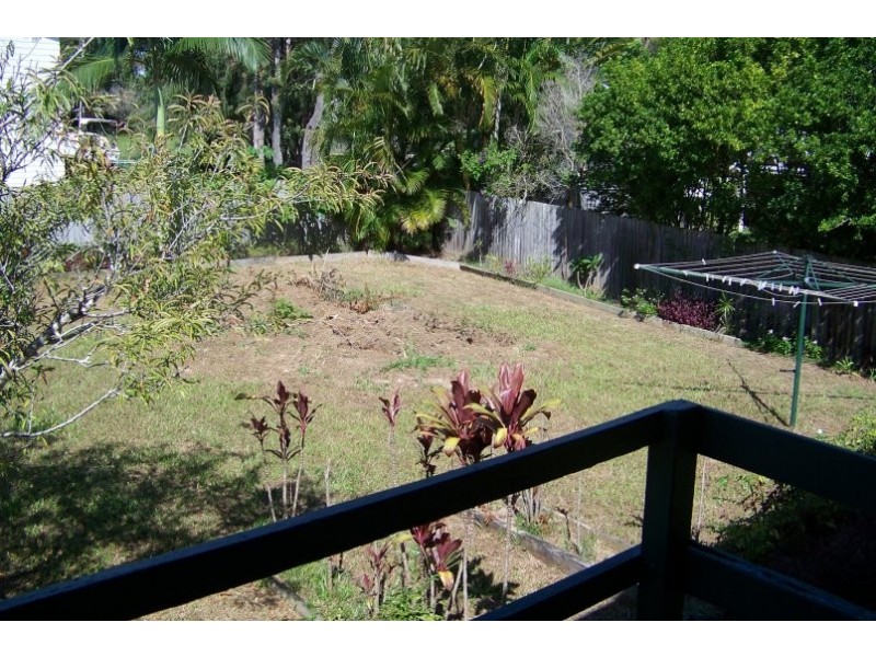 12 Alexander St, Macleay Island QLD 4184