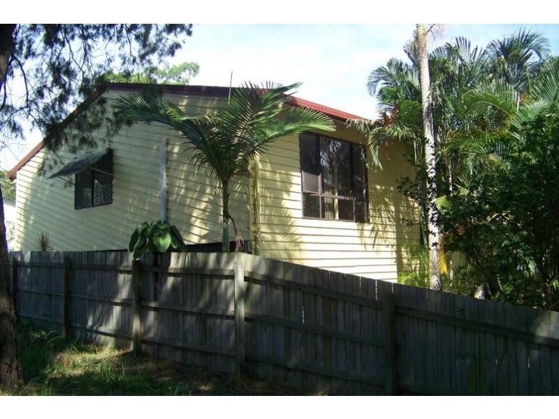 12 Alexander St, Macleay Island QLD 4184