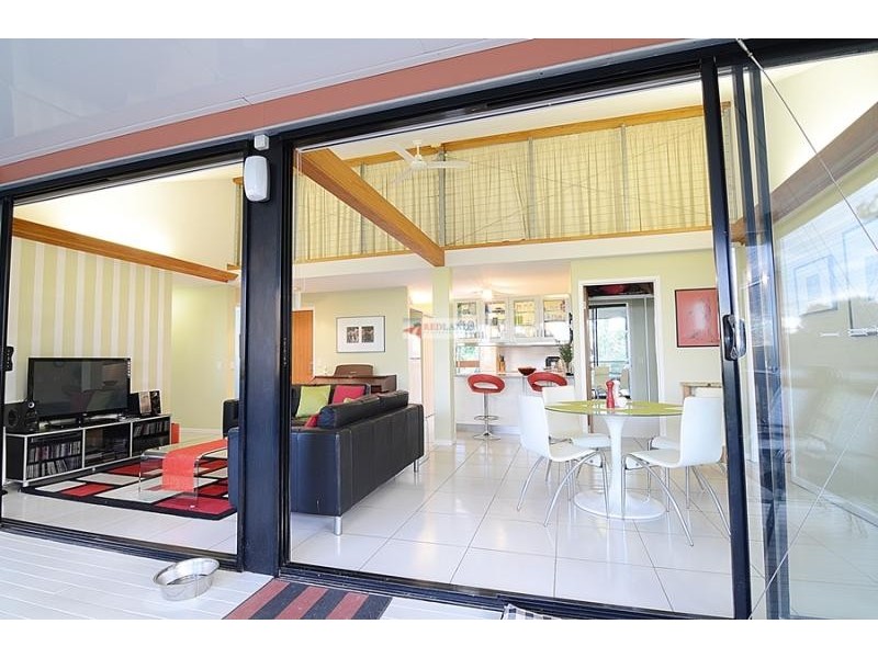 5 WAKE STREET, Macleay Island QLD 4184