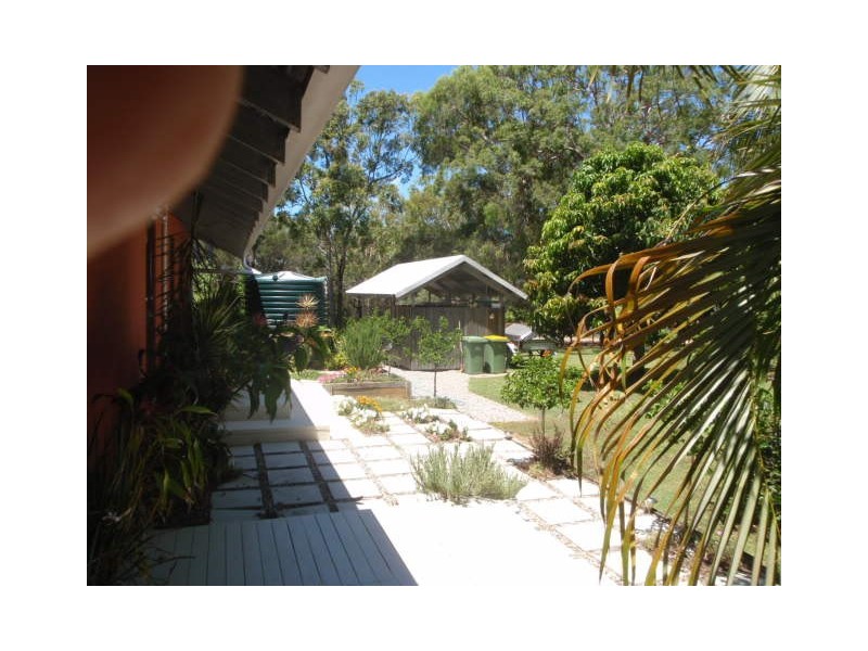 5 WAKE STREET, Macleay Island QLD 4184