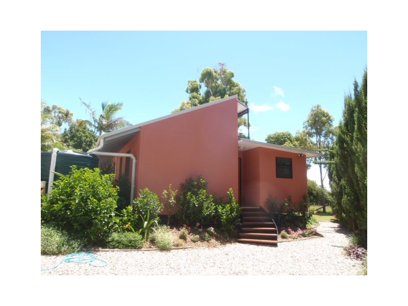 5 WAKE STREET, Macleay Island QLD 4184