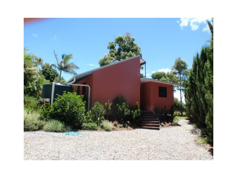 5 WAKE STREET, Macleay Island QLD 4184