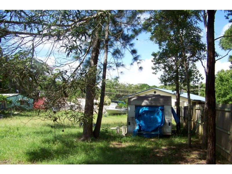 12-14 FLORA ST, Lamb Island QLD 4184