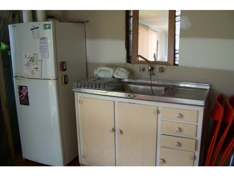 16 Wake St, Macleay Island QLD 4184