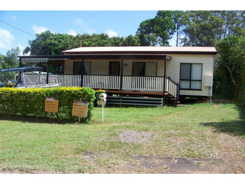 15 PINE AV, Lamb Island QLD 4184