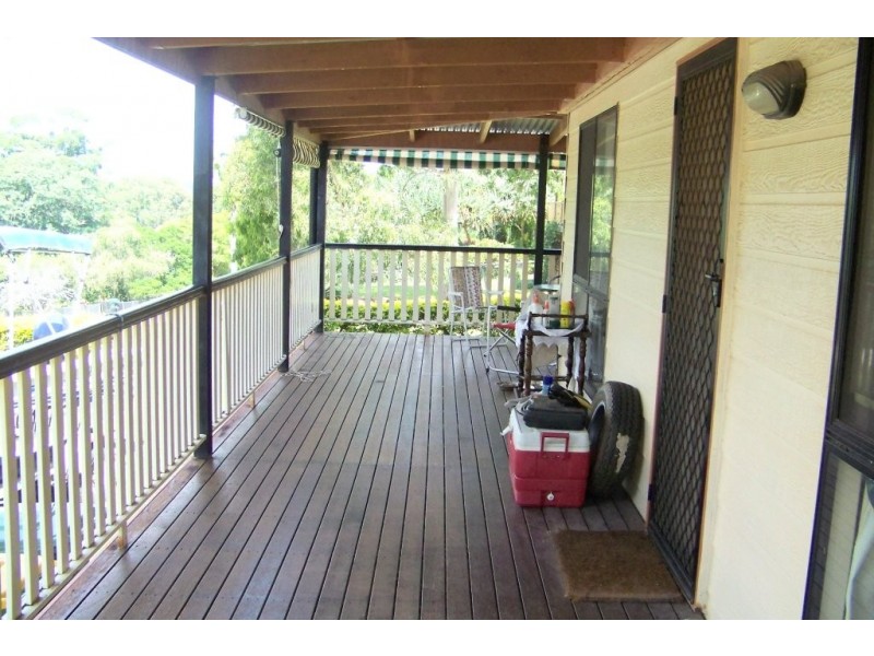 15 PINE AV, Lamb Island QLD 4184