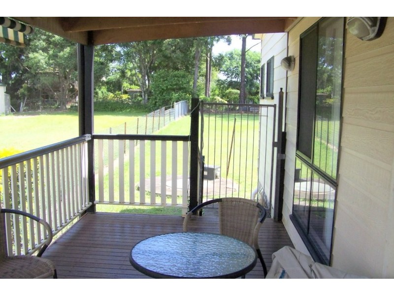 15 PINE AV, Lamb Island QLD 4184