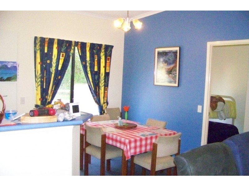 15 PINE AV, Lamb Island QLD 4184