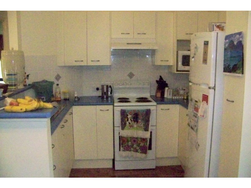 15 PINE AV, Lamb Island QLD 4184