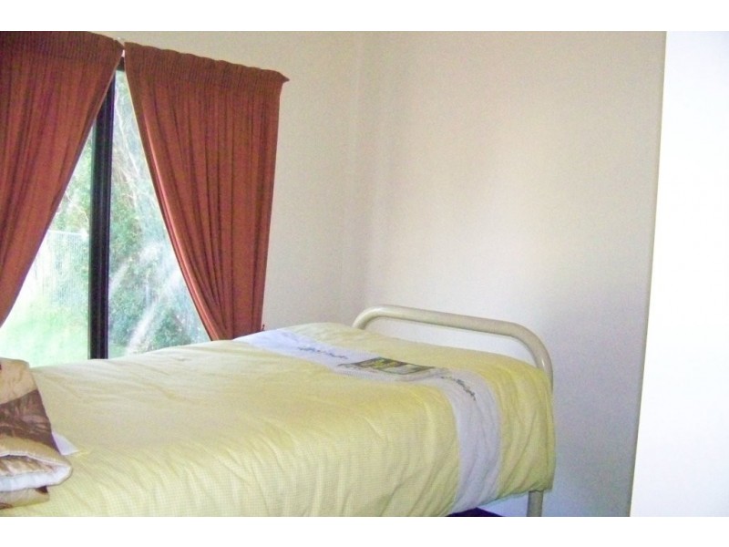 15 PINE AV, Lamb Island QLD 4184