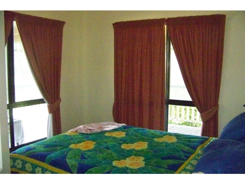 15 PINE AV, Lamb Island QLD 4184